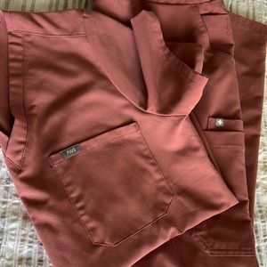 Figs scrub set in Mauve, L